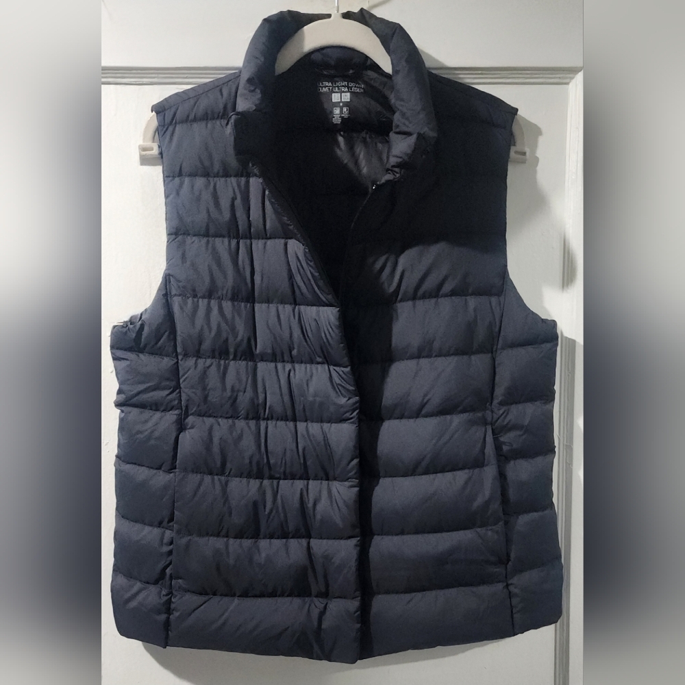 🪻Uniqlo Ultra Light Down Vest Black🪻size: M